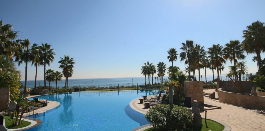 Apartment in Estepona, Malaga, Spain 3 bedrooms, 183 sq.m. No. 53399