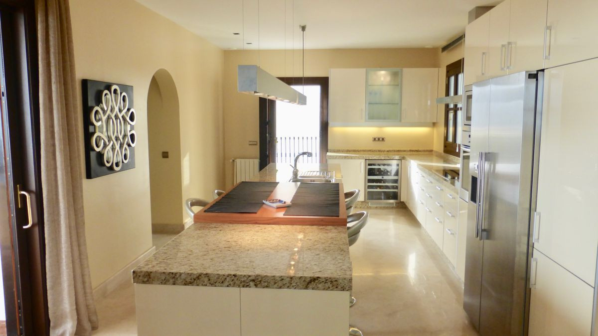 Villa a Benahavis, Malaga, Spagna 6 camere da letto, 950 mq. N° 53379