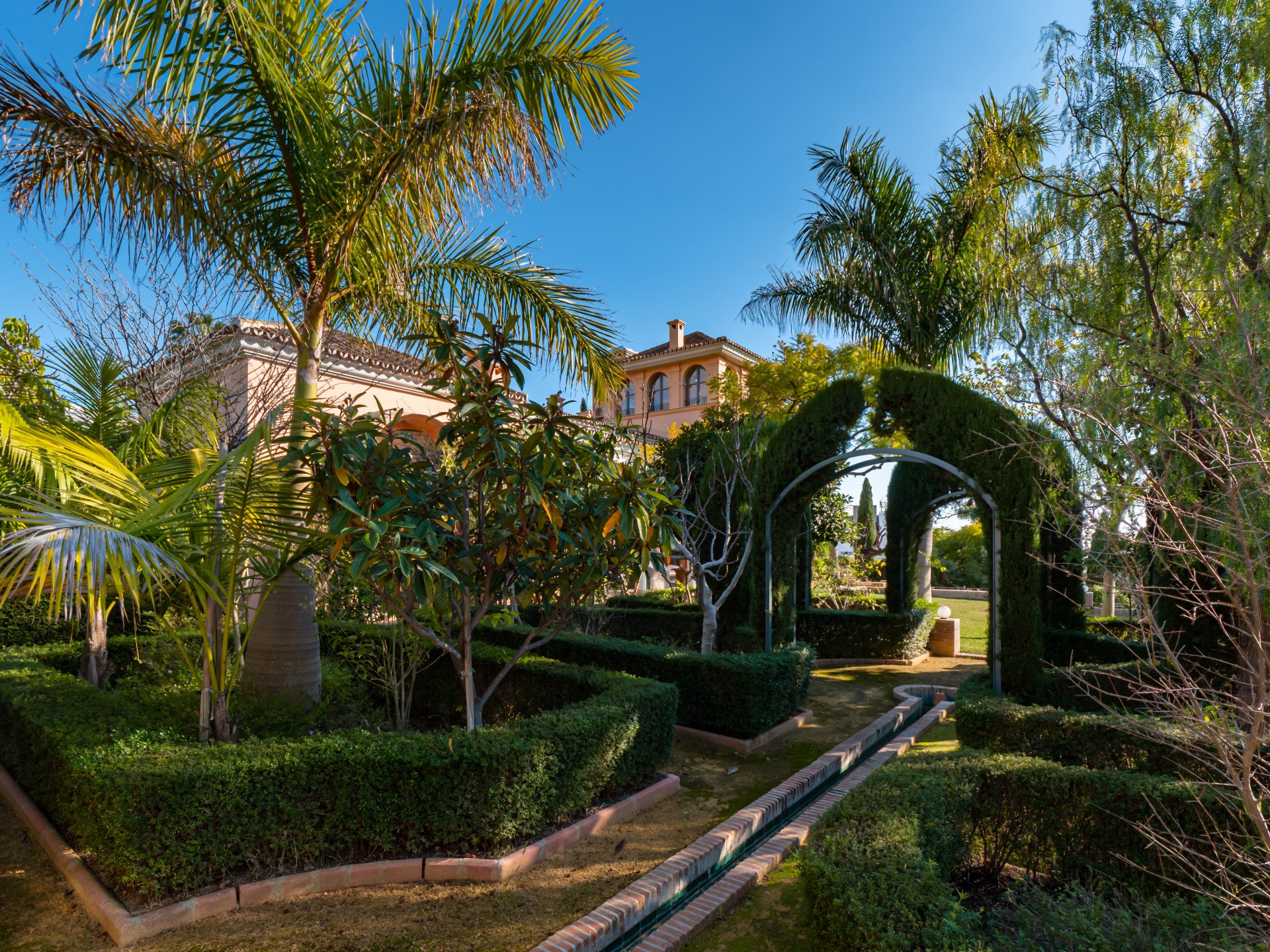 Villa in Benahavis, Malaga, Spain 8 bedrooms, 1017 sq.m. No. 53489