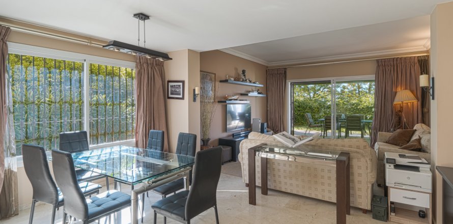 Apartment in Marbella, Malaga, Spain 2 bedrooms, 152 sq.m. No. 53521
