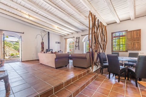 Villa for sale in Benahavis, Malaga, Spain 5 bedrooms, 552 sq.m. No. 53530 - photo 5