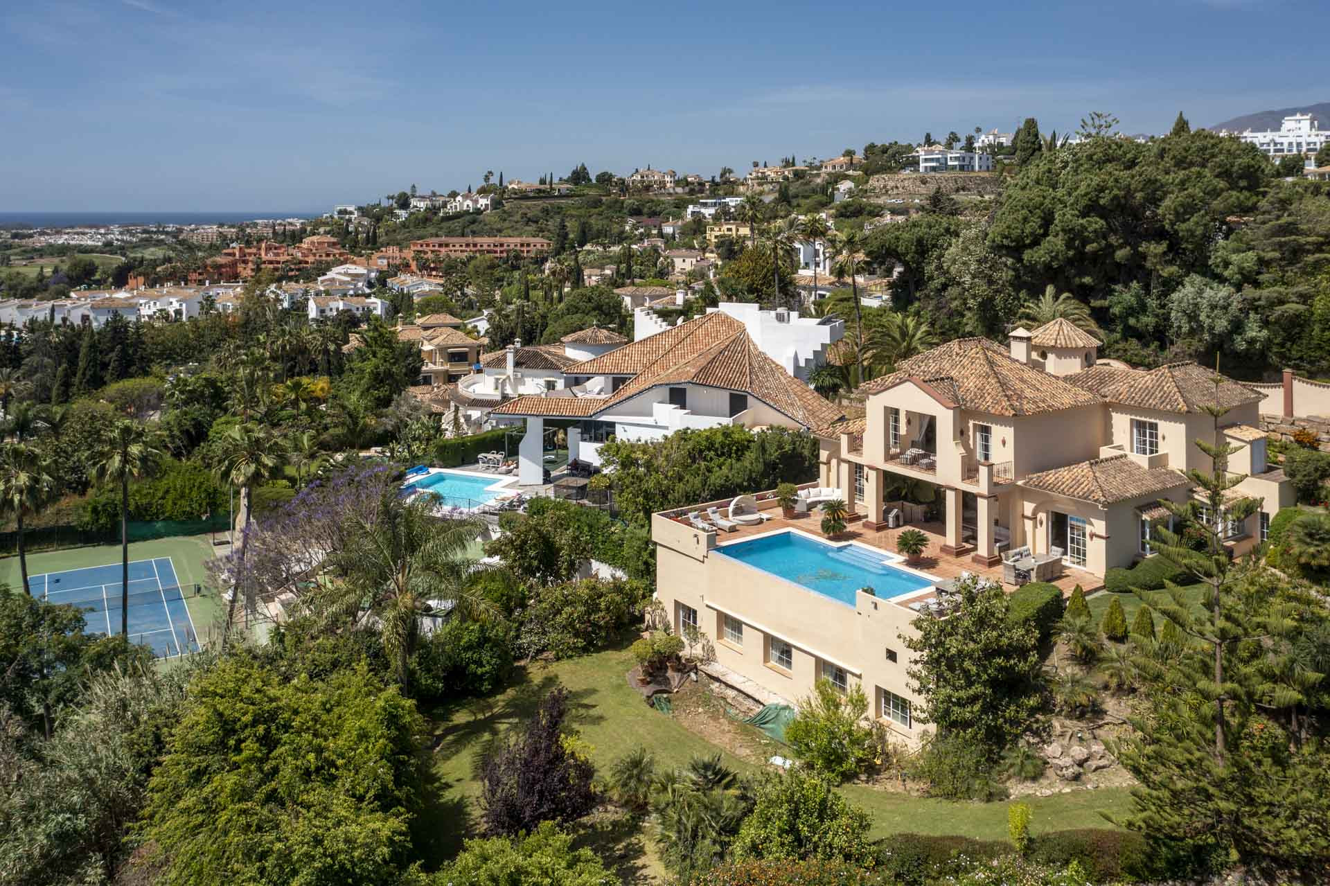 Villa in El Paraiso, Malaga, Spanien 5 Schlafzimmer, 779 m2 Nr. 53534