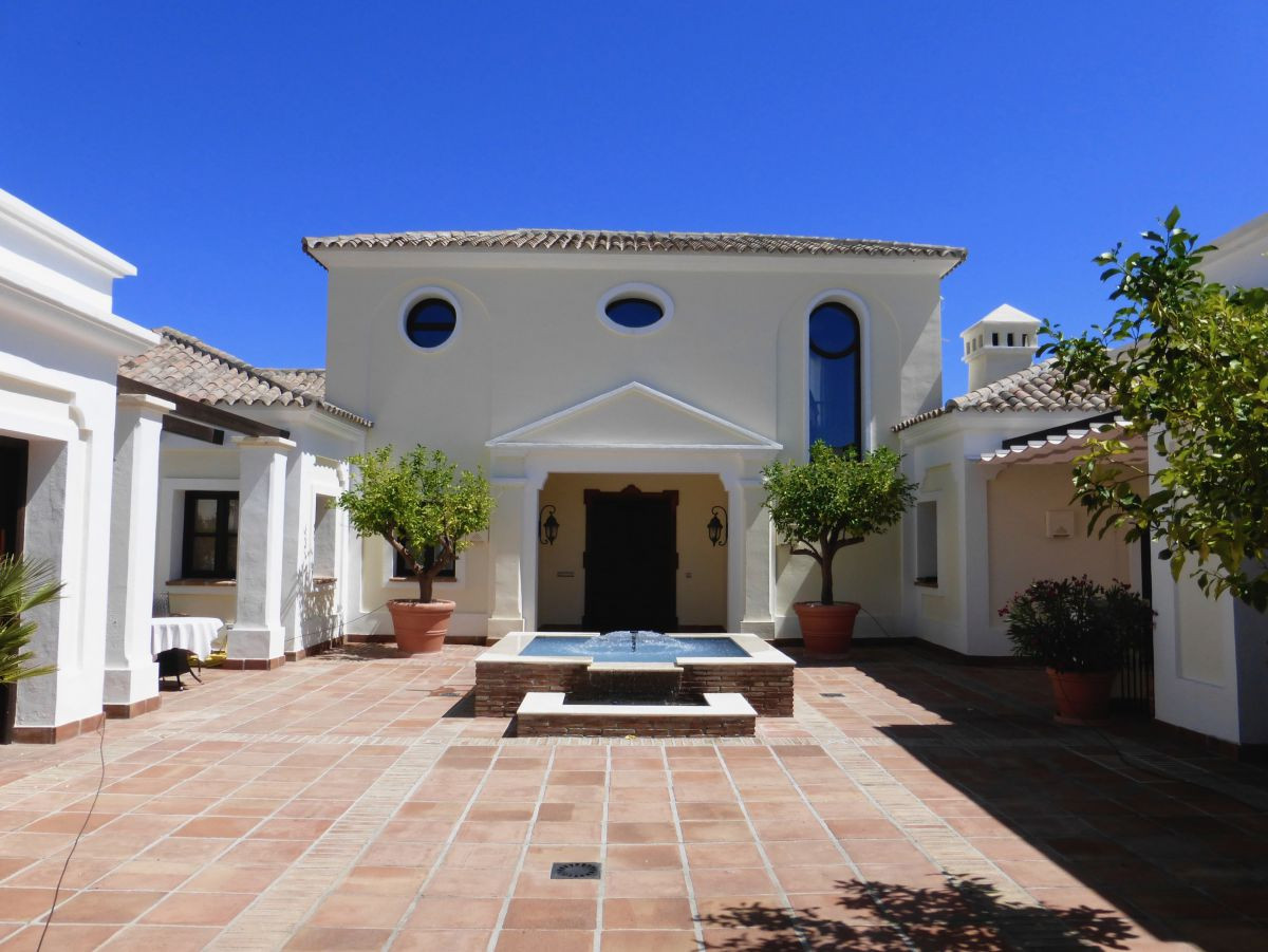 Villa a Benahavis, Malaga, Spagna 6 camere da letto, 950 mq. N° 53379