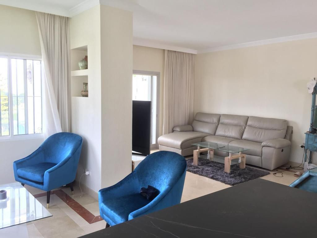 Kaupunkipientalo Nueva Andalucia, Malaga, Espanja 4 makuuhuonetta, 212 m2 No. 53471