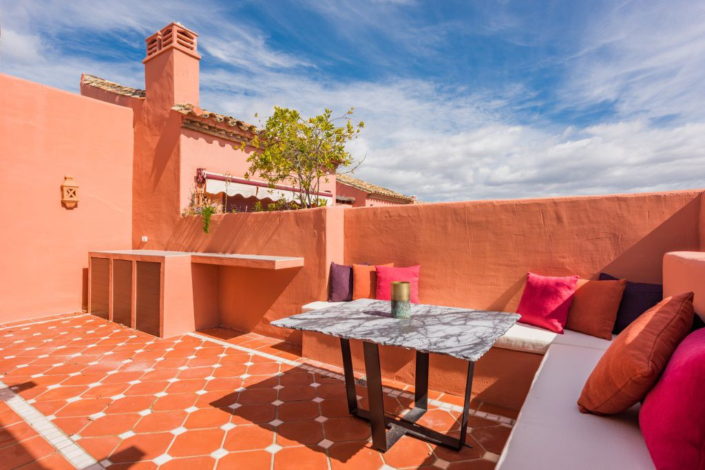 Tvåvåningslägenhet i Marbella Del Este, Malaga, Spanien 4 sovrum, 211 kvm. Nr. 53483