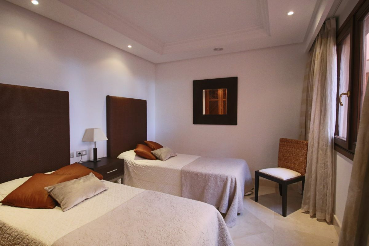 Apartament w Estepona, Malaga, Hiszpania 3 sypialnie, 183 mkw. nr 53399