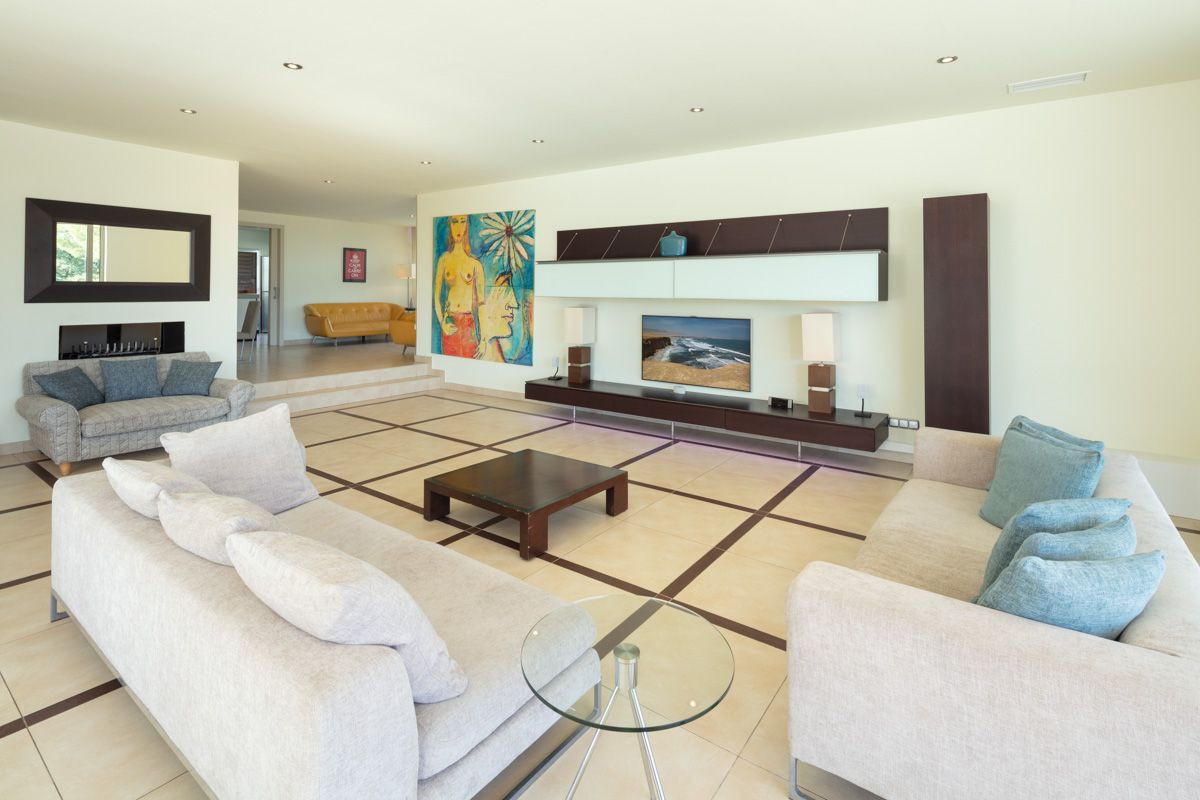 Villa in Nueva Andalucia, Malaga, Spain 6 bedrooms, 550 sq.m. No. 53421