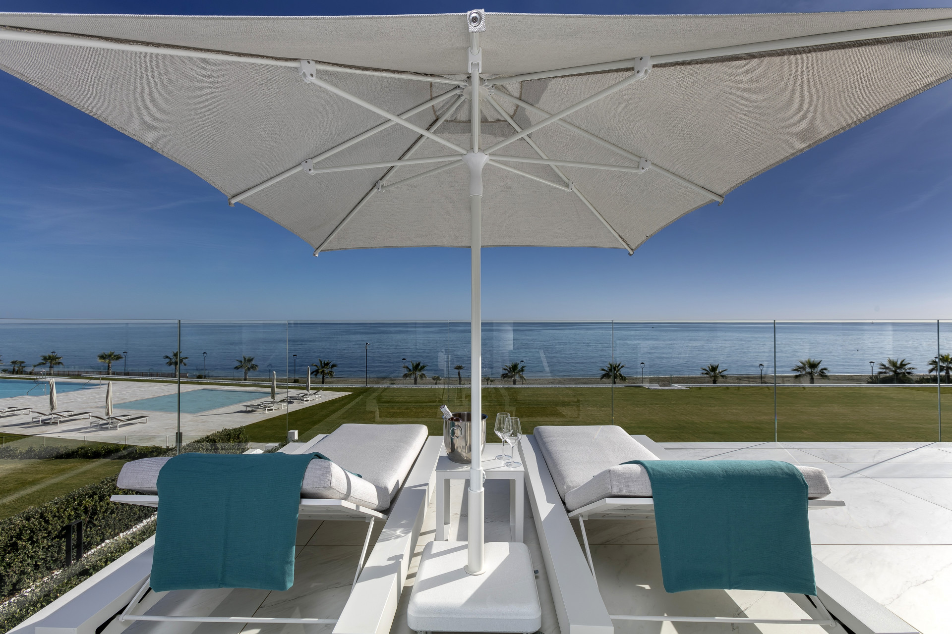 Apartament w Estepona, Malaga, Hiszpania 4 sypialnie, 300 mkw. nr 53525