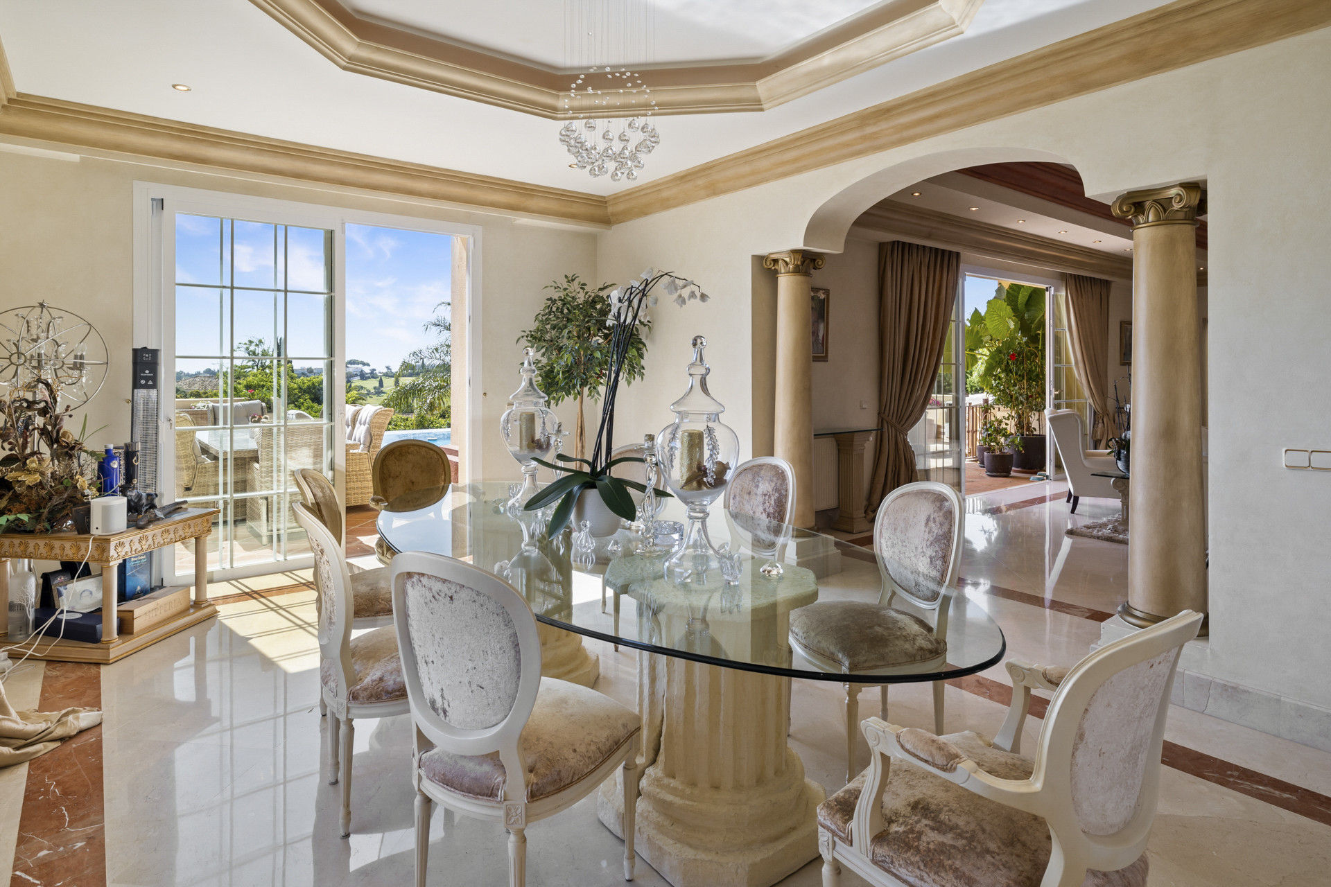 Villa in El Paraiso, Malaga, Spanien 5 Schlafzimmer, 779 m2 Nr. 53534