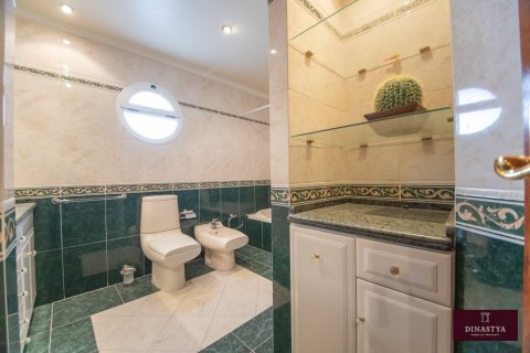 House for sale Tarragona, Spain 6 bedrooms, 280 sq.m. No. 53644 - photo 19