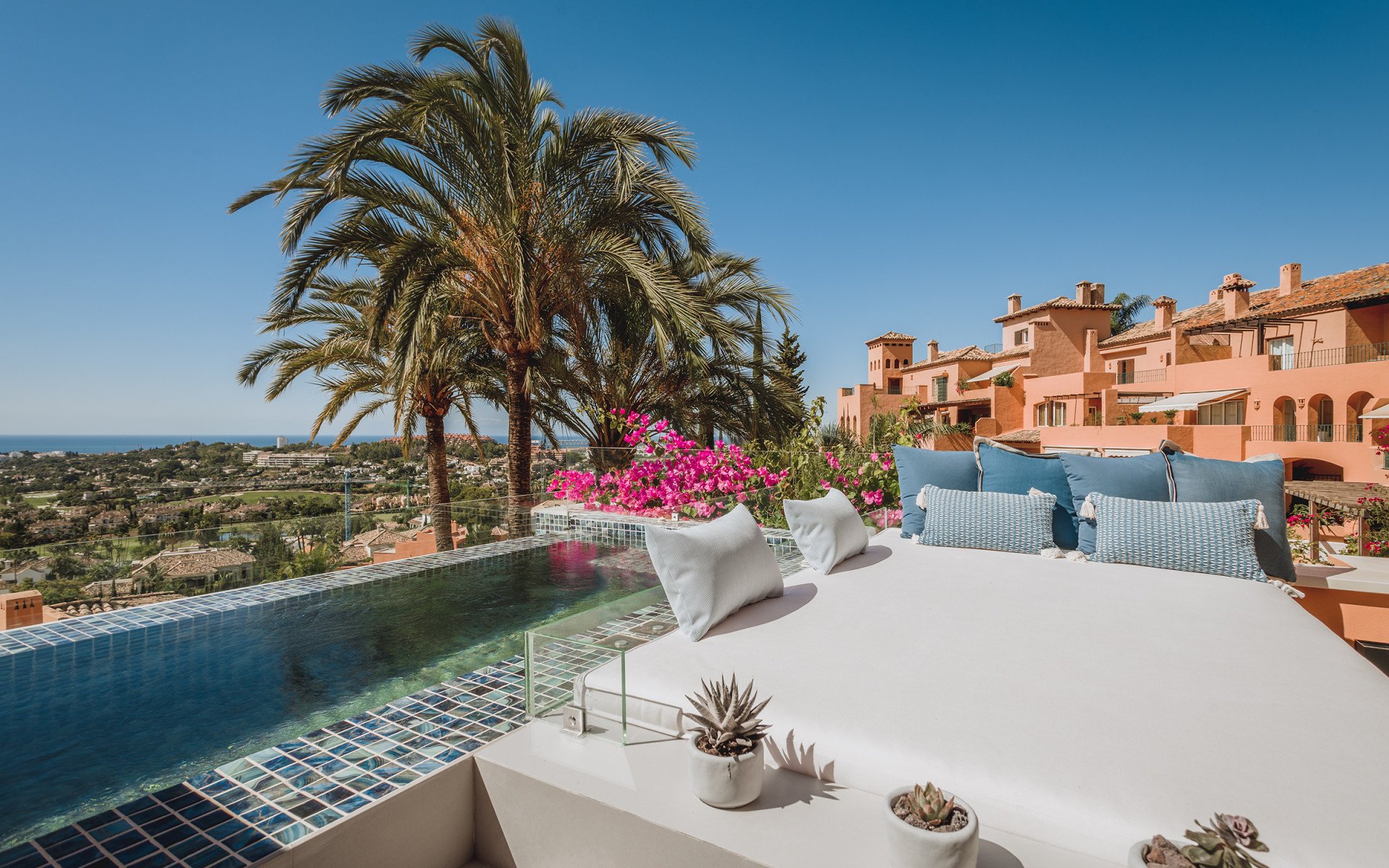 Bliźniak w Nueva Andalucia, Malaga, Hiszpania 3 sypialnie, 294 mkw. nr 53579