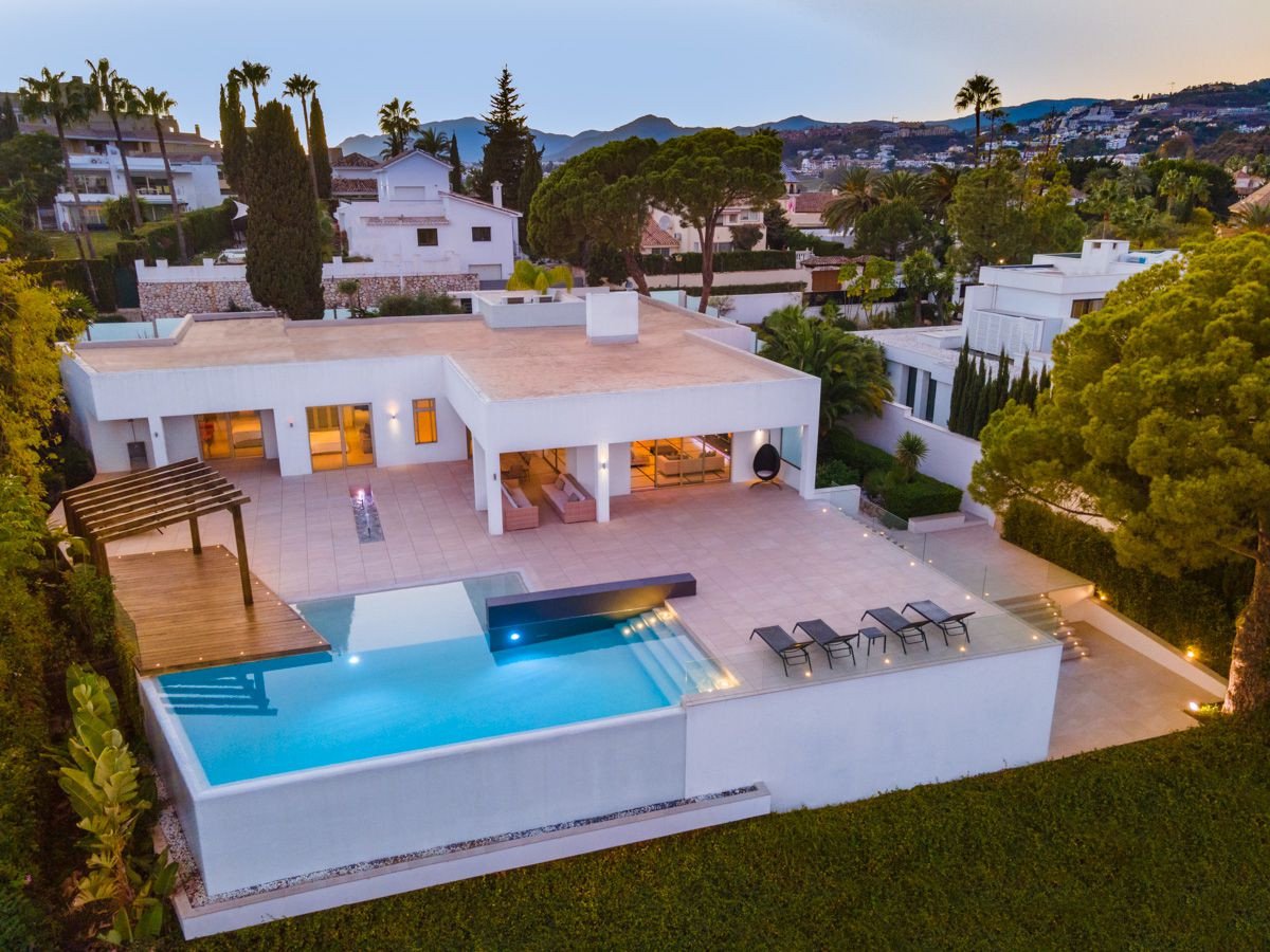Villa in Nueva Andalucia, Malaga, Spain 6 bedrooms, 550 sq.m. No. 53421