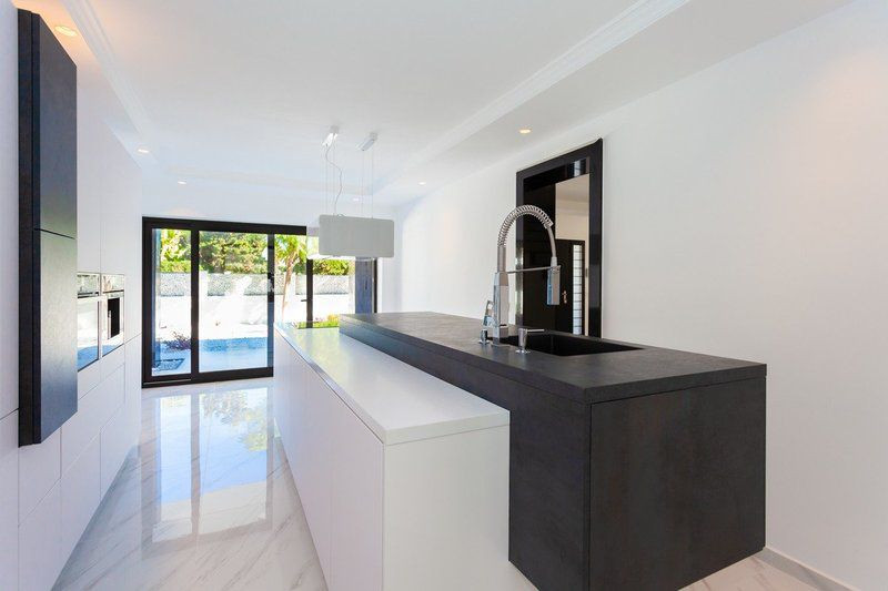 Villa a Marbella, Malaga, Spagna 5 camere da letto, 597 mq. N° 53440