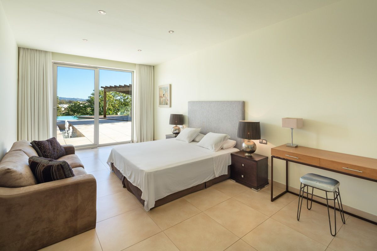 Villa in Nueva Andalucia, Malaga, Spain 6 bedrooms, 550 sq.m. No. 53421