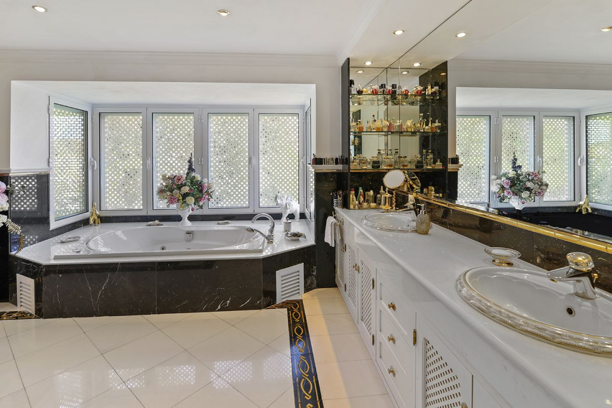 Huvila El Paraiso, Malaga, Espanja 5 makuuhuonetta, 953 m2 No. 53418