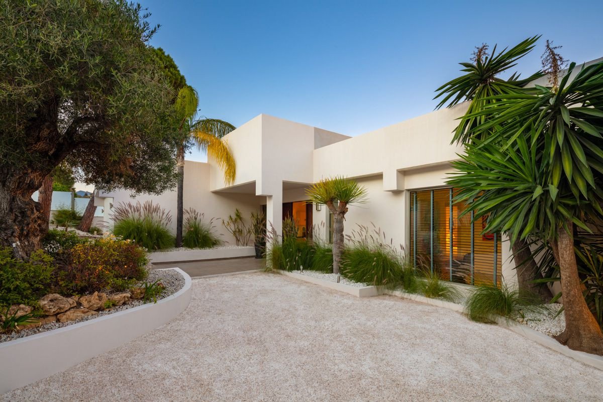 Villa in Nueva Andalucia, Malaga, Spain 6 bedrooms, 550 sq.m. No. 53421
