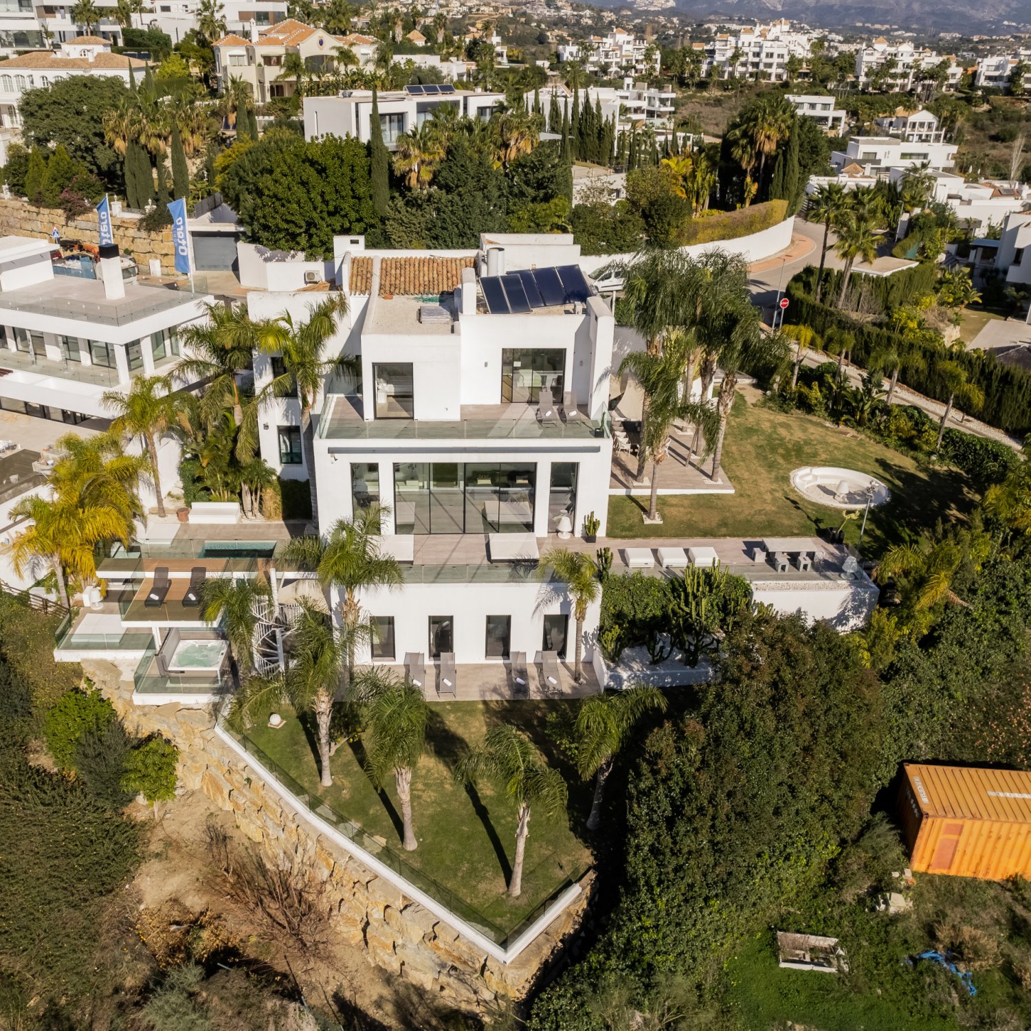 Villa i La Alqueria-El Paraíso, Malaga, Spanien 7 sovrum, 867 kvm. Nr. 53551