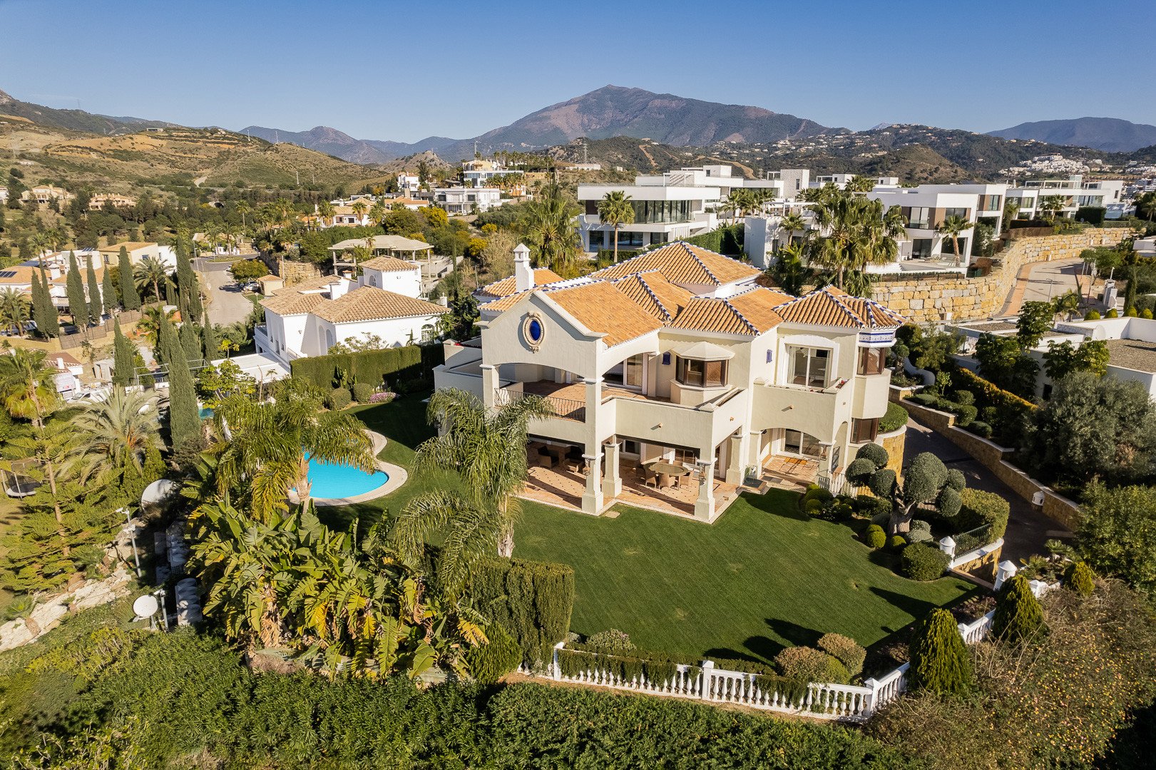 Villa i La Alqueria-El Paraíso, Malaga, Spanien 5 sovrum, 530 kvm. Nr. 53552