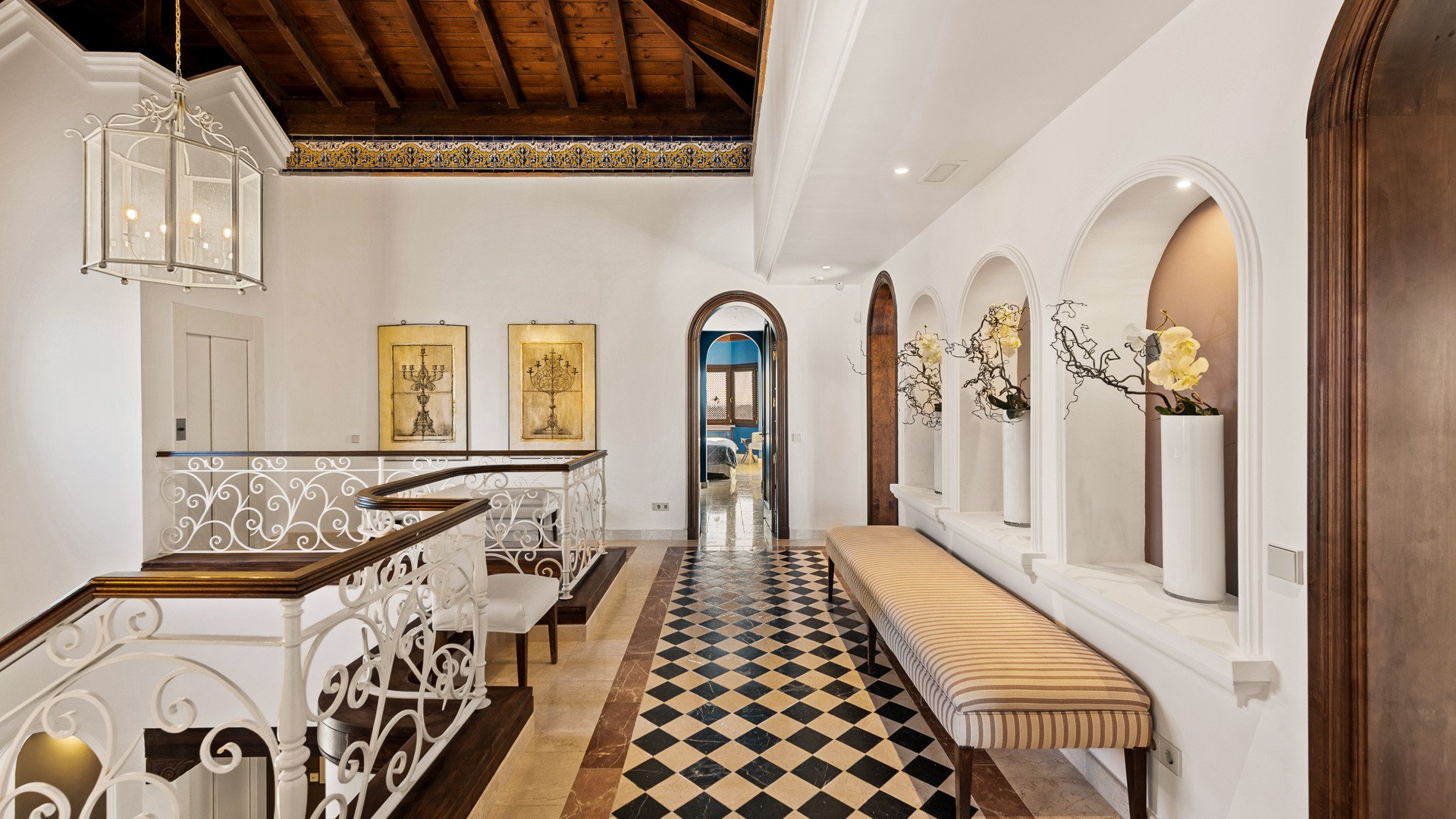 Villa i La Alqueria-El Paraíso, Malaga, Spanien 5 sovrum, 530 kvm. Nr. 53552