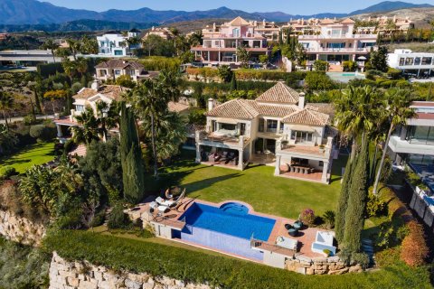 Villa for sale in Benahavis, Malaga, Spain 5 bedrooms, 530 sq.m. No. 53497 - photo 1