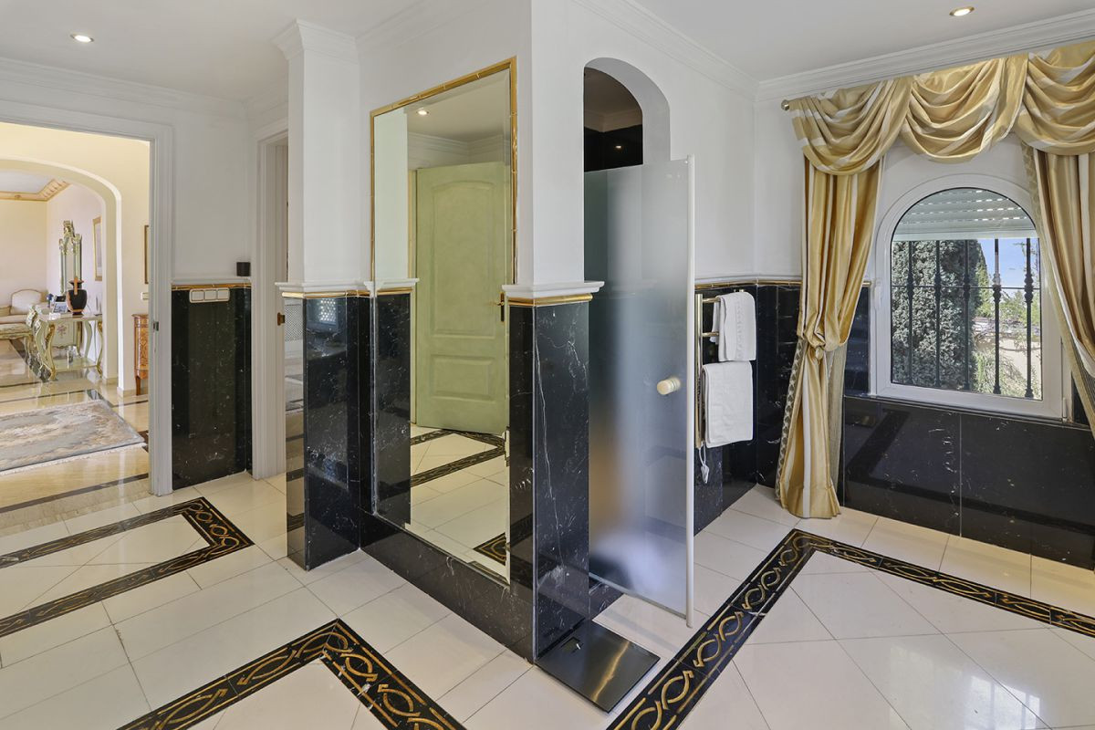 Huvila El Paraiso, Malaga, Espanja 5 makuuhuonetta, 953 m2 No. 53418
