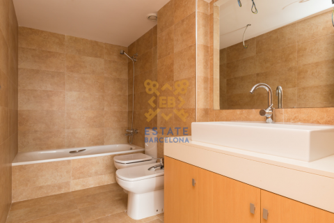 Apartment for sale in Mataro, Barcelona, Spain 4 bedrooms,  No. 52549 - photo 10