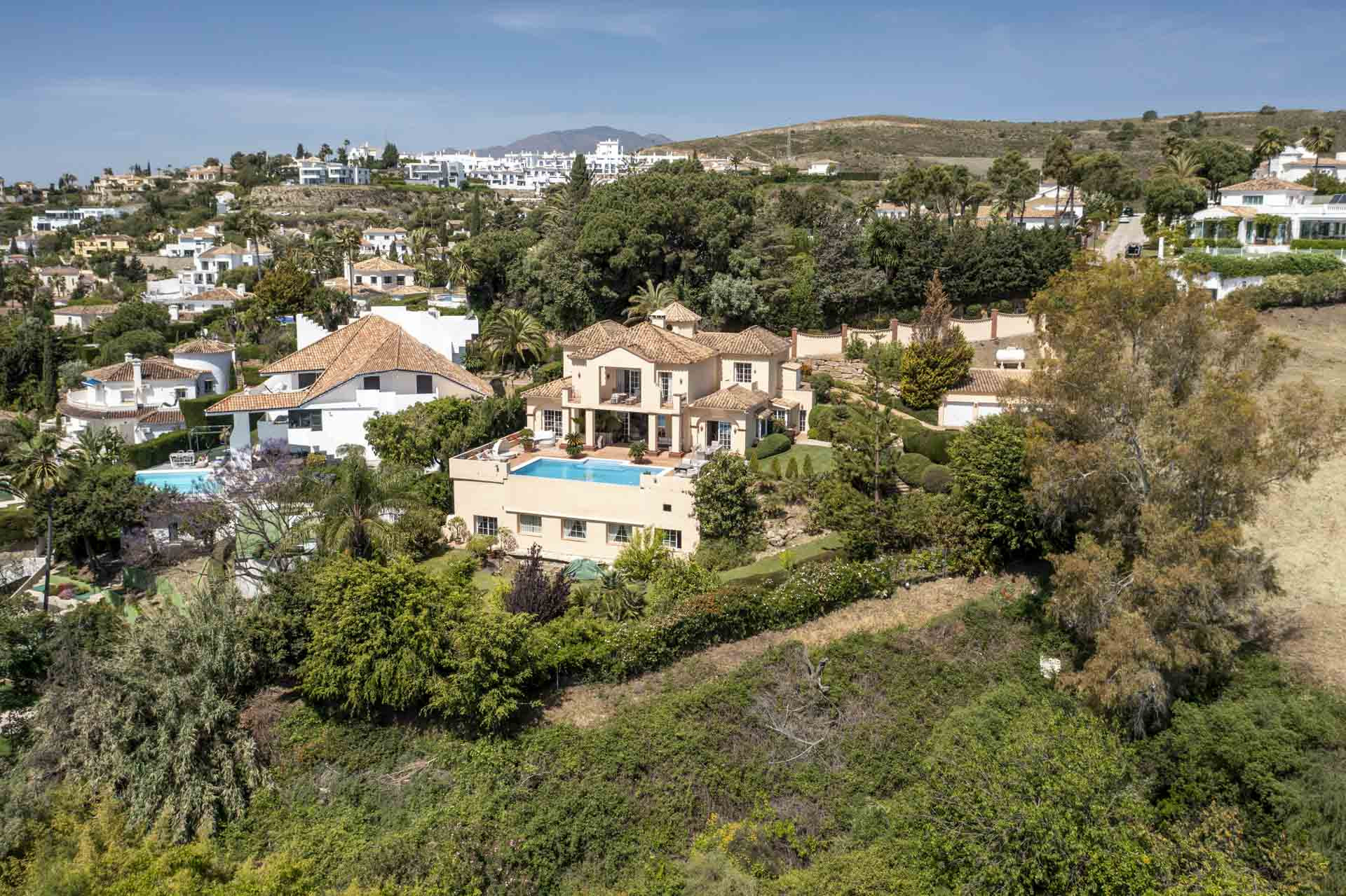 Villa in El Paraiso, Malaga, Spanien 5 Schlafzimmer, 779 m2 Nr. 53534