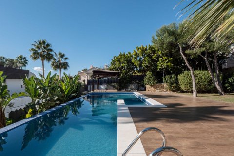 Villa for sale in Marbella Golden Mile, Malaga, Spain 5 bedrooms, 714 sq.m. No. 53458 - photo 4