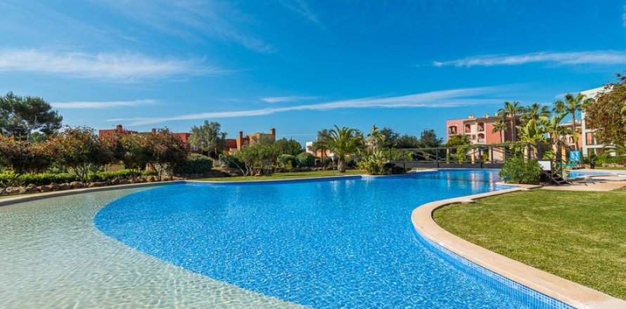 Apartment in Nova Santa Ponsa, Mallorca, Spain 3 bedrooms, 172 sq.m. No. 32878