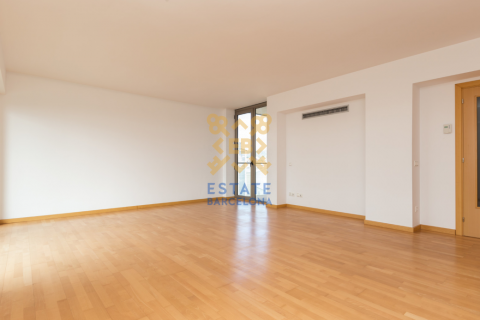 Apartment for sale in Mataro, Barcelona, Spain 4 bedrooms,  No. 52549 - photo 3