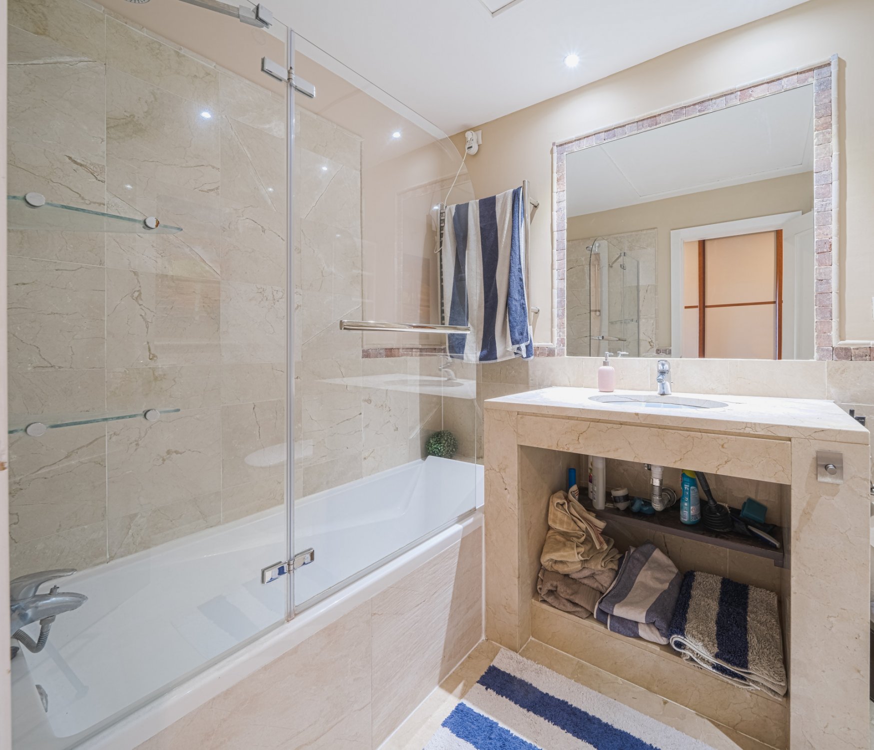 Apartment in Marbella, Malaga, Spain 2 bedrooms, 152 sq.m. No. 53521