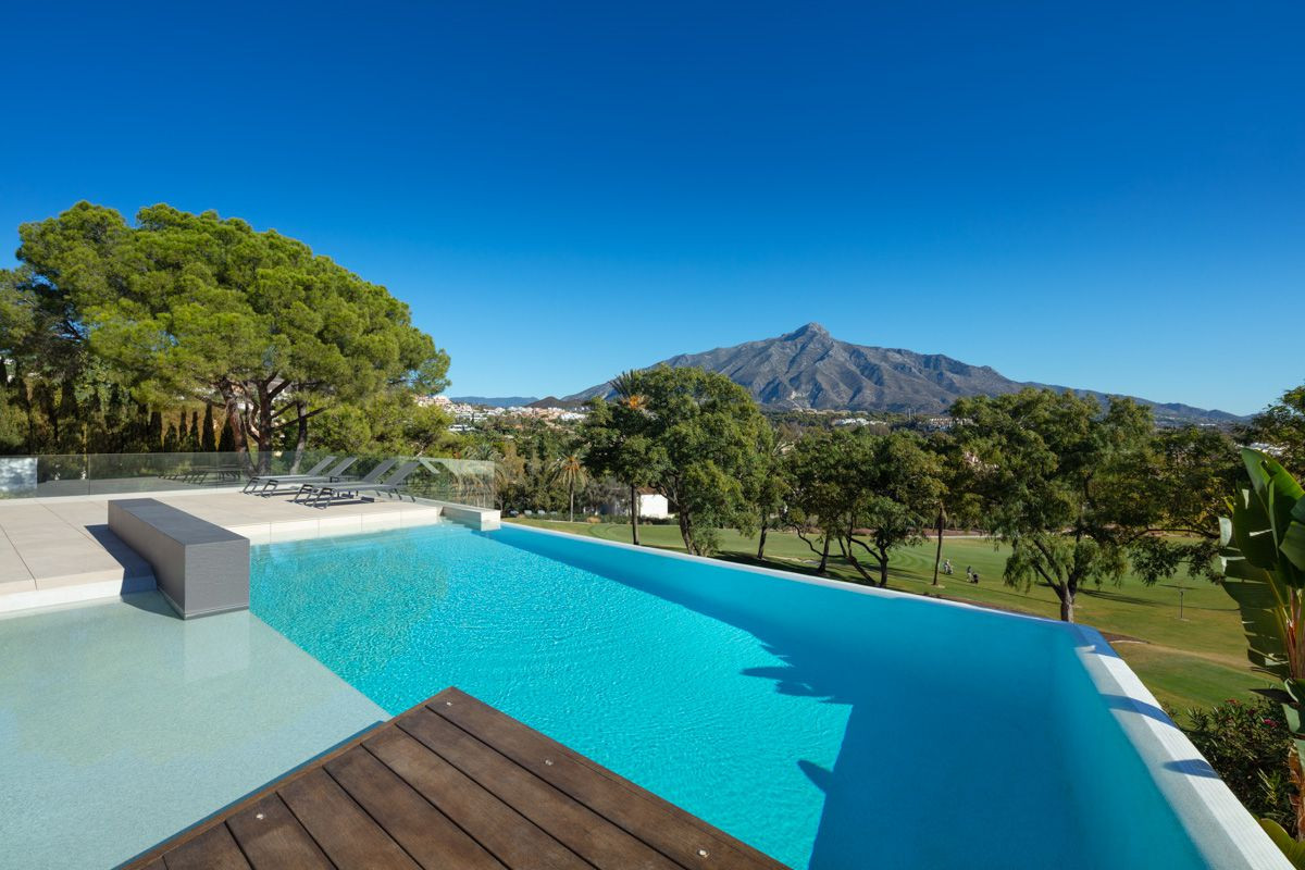 Villa in Nueva Andalucia, Malaga, Spain 6 bedrooms, 550 sq.m. No. 53421