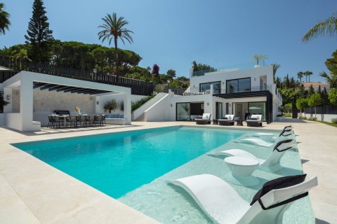 Villa for sale in Nueva Andalucia, Malaga, Spain 5 bedrooms, 447 sq.m. No. 53505 - photo 1