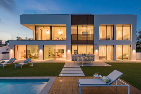 Villa for sale in Estepona, Malaga, Spain 5 bedrooms, 454 sq.m. No. 53410 - photo 1