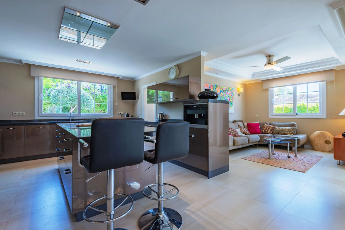 Huvila Marbella Golden Mile, Malaga, Espanja 7 makuuhuonetta, 696 m2 No. 53474