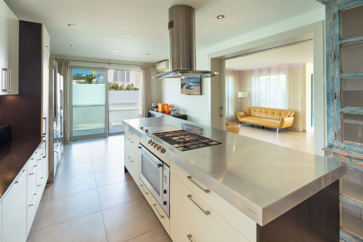 Villa in Nueva Andalucia, Malaga, Spain 6 bedrooms, 550 sq.m. No. 53421