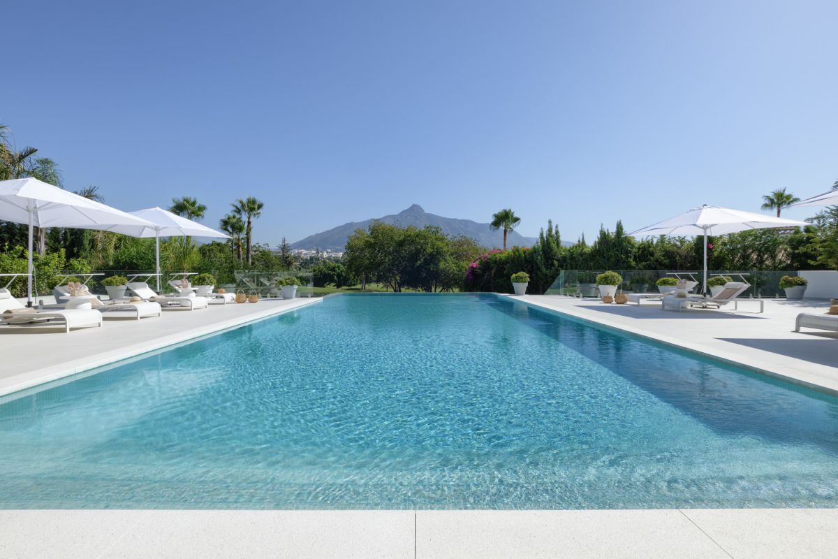 Villa i Nueva Andalucia, Malaga, Spanien 9 sovrum, 1197 kvm. Nr. 53389