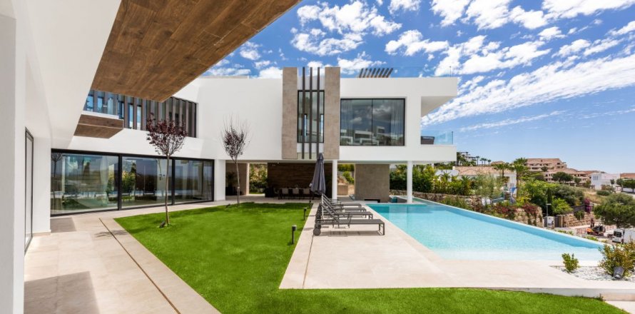 Villa La Alqueria-El Paraíso, Malaga, Spain 5 bedrooms, 862 sq.m. No. 53380