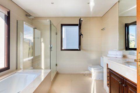 Villa for sale in Marbella Golden Mile, Malaga, Spain 8 bedrooms, 1047 sq.m. No. 53449 - photo 4