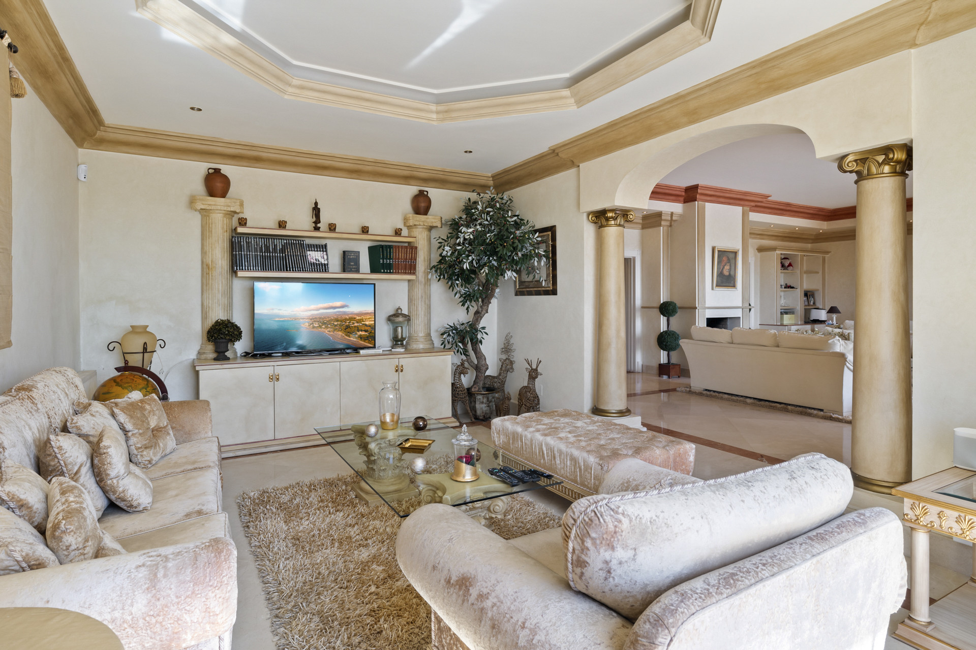 Villa in El Paraiso, Malaga, Spanien 5 Schlafzimmer, 779 m2 Nr. 53534