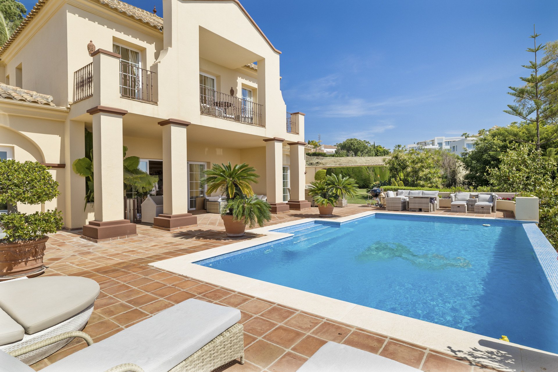 Villa in El Paraiso, Malaga, Spanien 5 Schlafzimmer, 779 m2 Nr. 53534