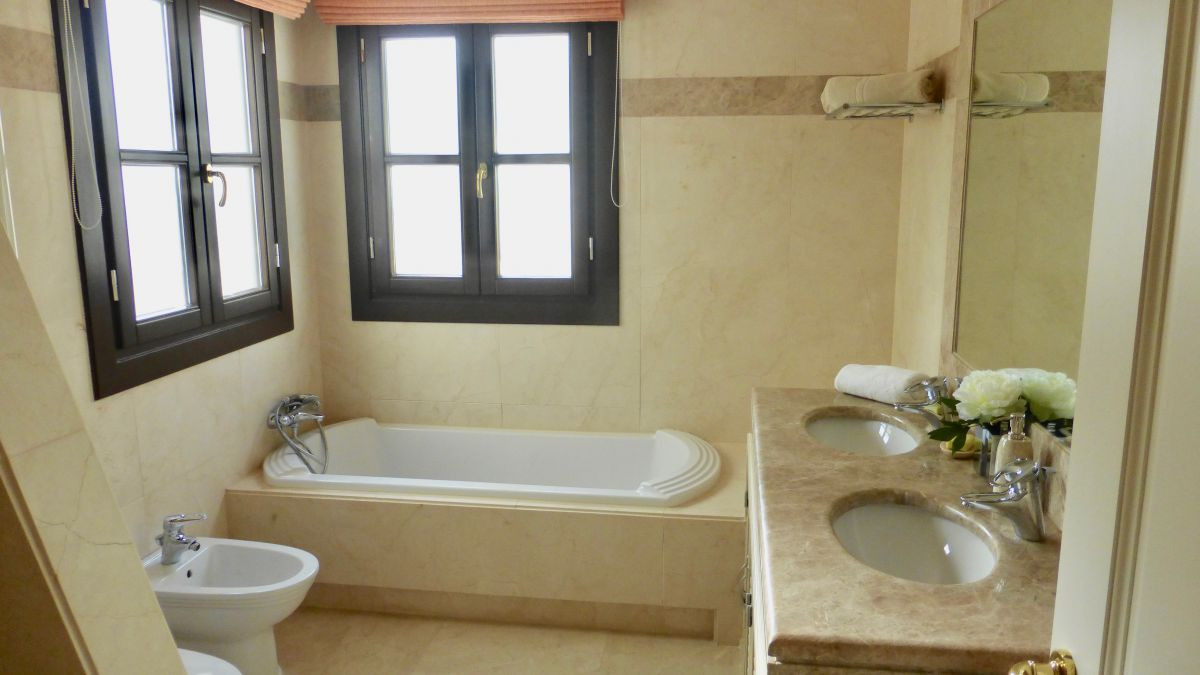 Villa a Benahavis, Malaga, Spagna 6 camere da letto, 950 mq. N° 53379