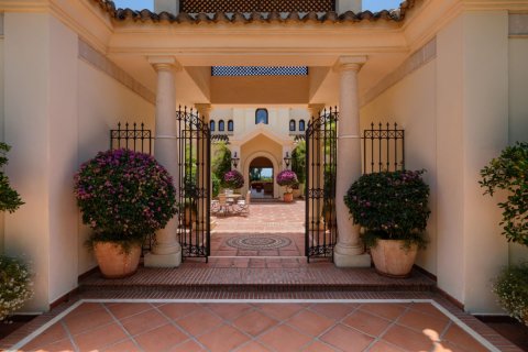 Villa for sale in Marbella Golden Mile, Malaga, Spain 5 bedrooms, 1025 sq.m. No. 53465 - photo 18