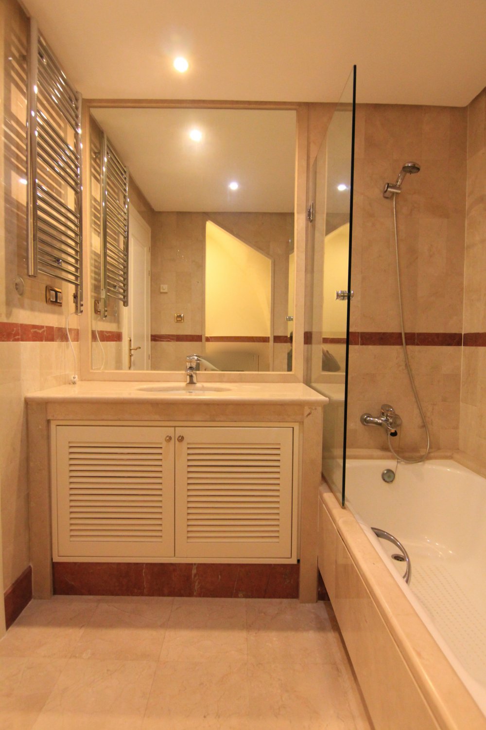 Duplex a Marbella, Malaga, Spagna 5 camere da letto, 475 mq. N° 53550