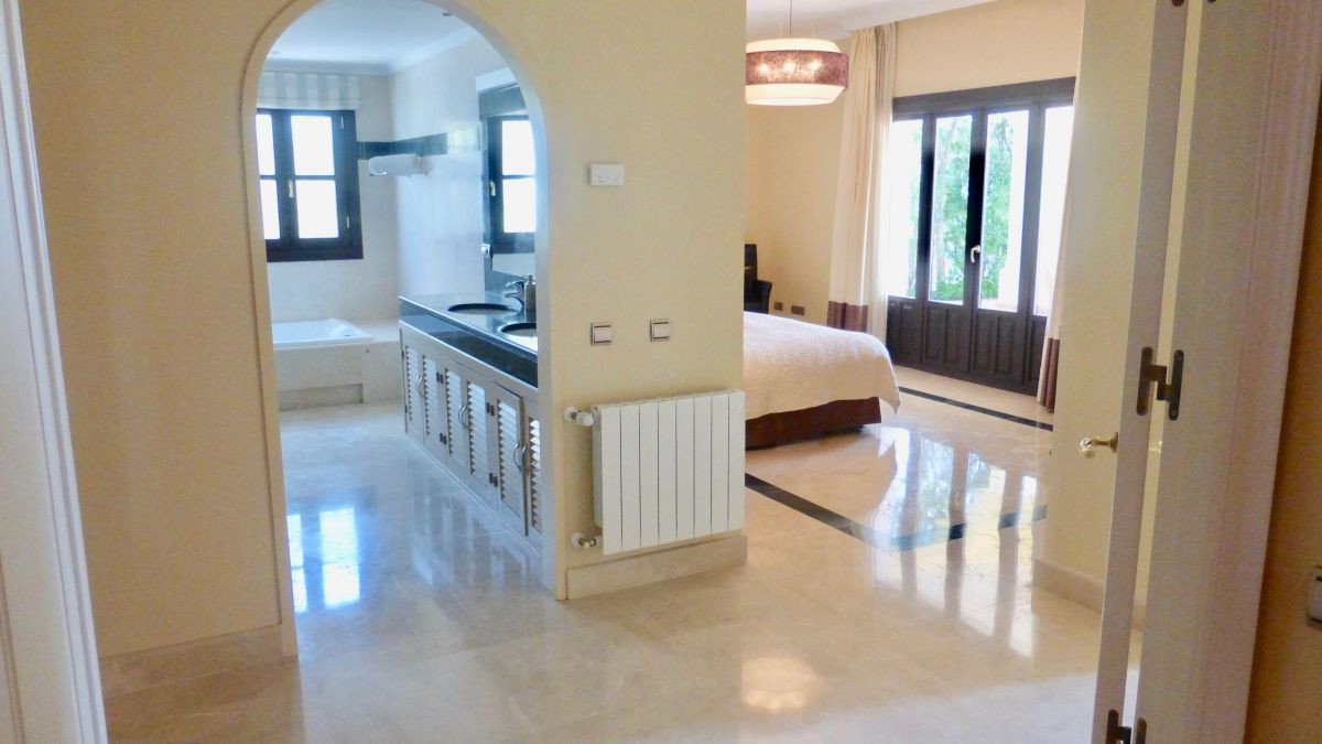 Villa a Benahavis, Malaga, Spagna 6 camere da letto, 950 mq. N° 53379