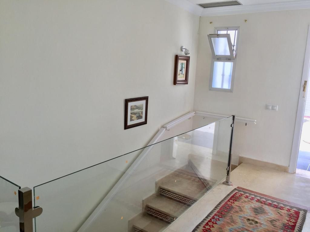 Kaupunkipientalo Nueva Andalucia, Malaga, Espanja 4 makuuhuonetta, 212 m2 No. 53471