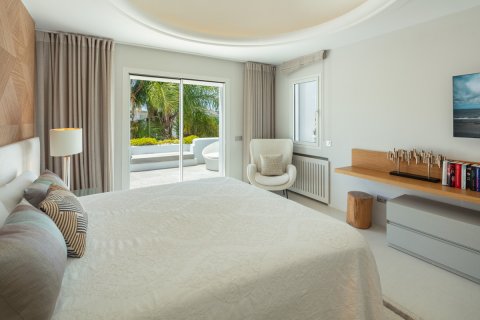 Villa for sale in Marbella Golden Mile, Malaga, Spain 4 bedrooms, 240 sq.m. No. 53572 - photo 22