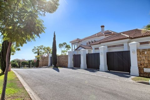Villa for sale in Benahavis, Malaga, Spain 5 bedrooms, 761 sq.m. No. 53362 - photo 14
