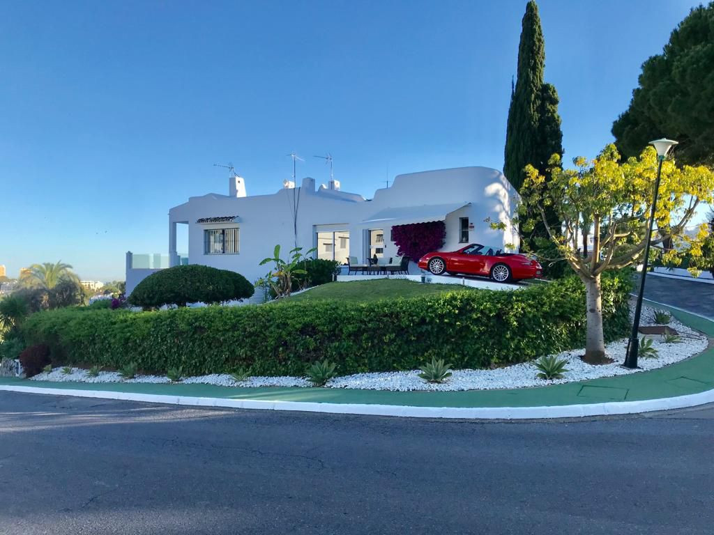 Kaupunkipientalo Nueva Andalucia, Malaga, Espanja 4 makuuhuonetta, 212 m2 No. 53471
