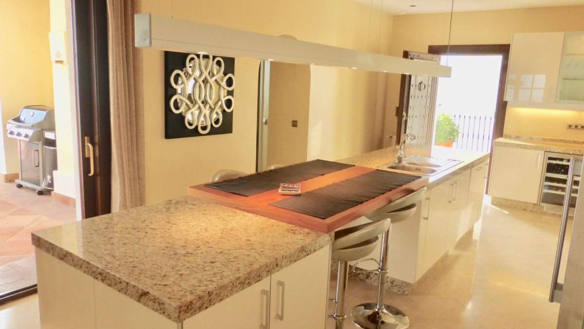Villa a Benahavis, Malaga, Spagna 6 camere da letto, 950 mq. N° 53379